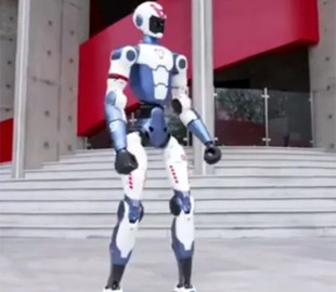 Китай створив найдешевшого в світі робота-гуманоїда