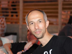 У Білорусі «вікіпедиста» засудили до трьох років обмеження волі за статтю про війну в Україні