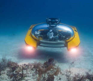 Представлено прозорий підводний човен-бульбашка для круїзів по дну морів та океанів