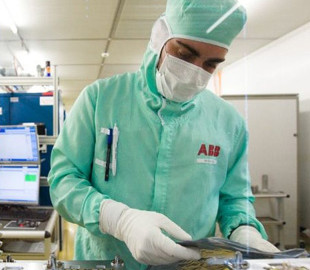 Intel стала массово нанимать американских студентов, чтобы справиться с дефицитом рабочих на производствах