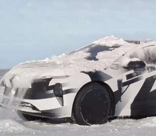 Електромобіль NIO ET9 вміє скидати з себе сніг за допомогою системи шасі, що вібрує