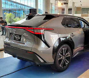 Toyota продолжает выступать против электромобилей