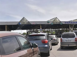 З України минулої доби виїхали понад 35 тисяч людей. Які черги на кордоні