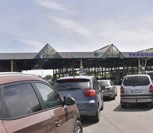 З України минулої доби виїхали понад 35 тисяч людей. Які черги на кордоні