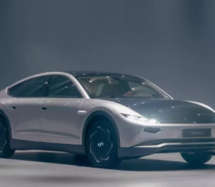 Lightyear готова запустить производство электромобиля с солнечными панелями, который может месяцами ездить без подзарядки