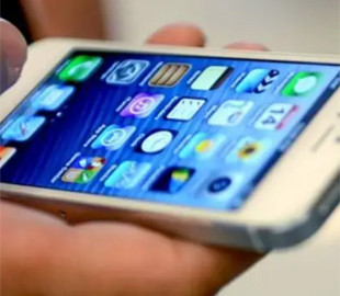 Шахраї телефонують українцям, представляючись податківцями та просячи “допомогу ЗСУ”