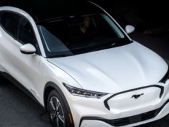 Капитализация Ford впервые достигла $100 млрд на волне интереса к электрификации транспорта