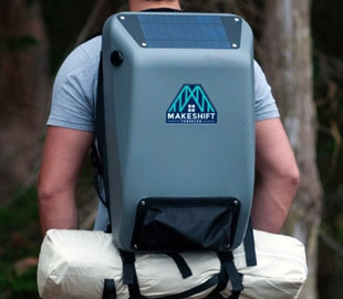 У США створили рюкзак на сонячних батареях для безхатьків