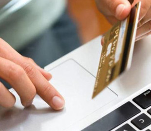 Дві жінки втратили понад 17 тисяч гривень через фейкові «виплати» у Facebook