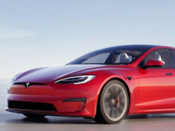 Tesla Model S Plaid разблокирует максимальную скорость не раньше осени