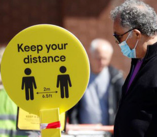 Більше половини британців готові встановити на смартфони додаток, що відстежує інфікованих Covid-19