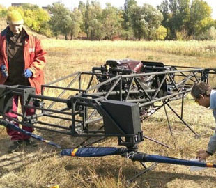 Рішення для перемоги: в Україні розробили незвичний квадрокоптер "Джміль-90", який може стріляти ракетами