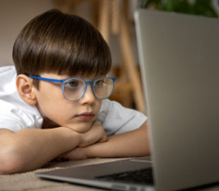 Українські школярі отримають 5 тисяч ноутбуків від уряду ОАЕ