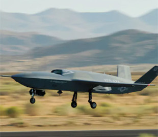 Будуть нести ракети: дрони-винищувачі YFQ-42A працюватимуть разом з літаками