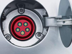 В мире ежегодно продают миллионы электромобилей: какие марки пользуются спросом