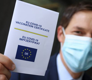 В Испании разоблачили международную группировку, подделывающую COVID-сертификаты