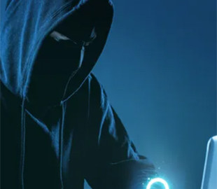 Українців атакують "поштові" шахраї: як працює злочинна схема з посилками