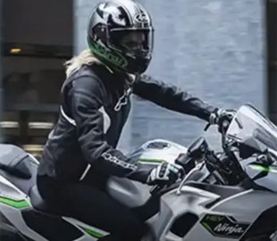 Kawasaki випустила перший у світі гібридний спортбайк
