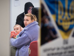 Сотні біженців у Болгарії залишилися без харчування в готелях: у чому причина