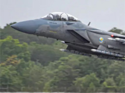 Нехарактерні місії для "Орлів": випробувачі F-15EX готують літак до нових завдань