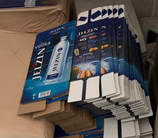 Поліцейські затримали чоловіків, які в інтернеті незаконно продавали алкоголь