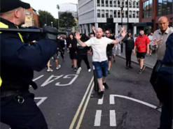 Суд у Великій Британії вперше виніс тюремний вирок за дописи у соцмережах