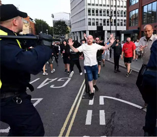 Суд у Великій Британії вперше виніс тюремний вирок за дописи у соцмережах