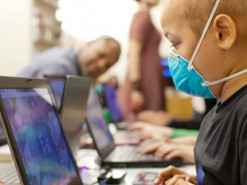 Комп’ютерні ігри допомагають подолати біль під час лікування раку — дослідження