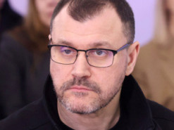 Клименко: До розслідування нападу на журналіста Макарова залучені пів сотні експертів