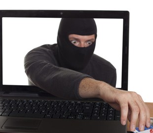 Чоловік хотів придбати об’єктив для фотоапарату через інтернет, але став жертвою шахраїв