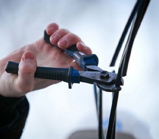 Спритники на авто Nissan викрали у Львові телефонний кабель “Укртелекому”