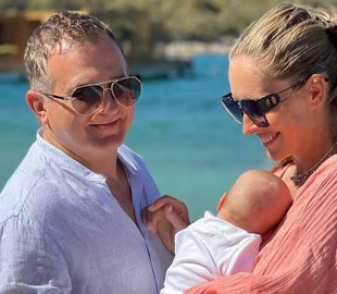 Катя Осадча показала фото з коханим і двомісячним сином: сімейні карди з Туреччини