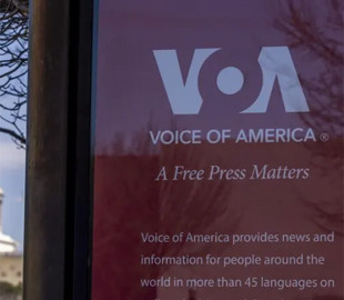 Трамп намагається створити зручні і керовані ЗМІ і закликає вбити "Голос Америки"