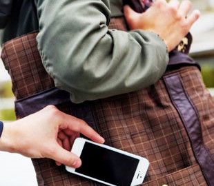 У дніпрянки в транспорті викрали телефон з картками та списали з кредитки ПриватБанку 40 тисяч гривень - що вирішив суд