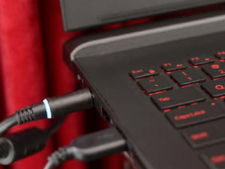 Чи можна тримати ноутбук постійно на зарядці