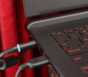 Чи можна тримати ноутбук постійно на зарядці