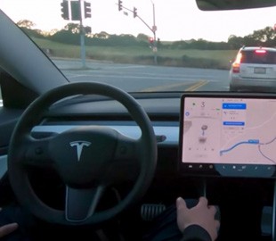 Tesla показала способность Model 3 к автономному вождению