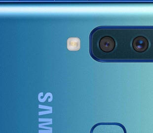 Первый смартфон Samsung с четырьмя камерами получил Android 10
