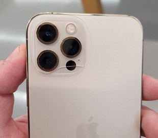 Задняя панель iPhone 12 Pro может треснуть даже без удара