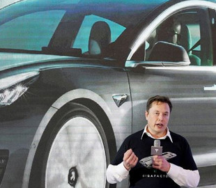 Илон Маск видит будущее электрокаров за дешёвыми батареями LFP