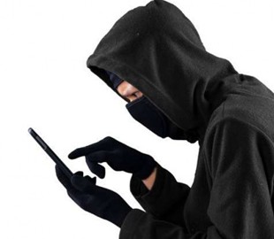 Жінку намагались «розвести» телефонні шахраї, погрожуючи заблокувати карту