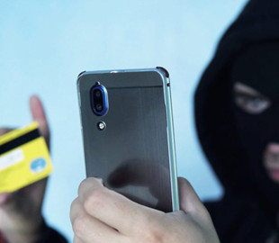 Бережіть гроші: телефонні шахраї просять гроші на новорічні святкування