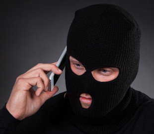 Телефонний шахрай ошукав жінку на 3000 доларів