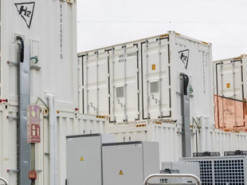 Акумулятор, що не вмирає. В Іспанії запустили найбільшу в Європі ванадієву батарею потужністю 8 МВт·год