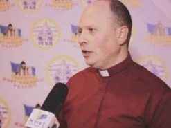 Неординарний священик з Тернопільщини проводить служби в "Інстаграмі"