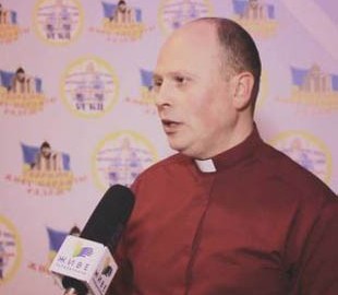 Неординарний священик з Тернопільщини проводить служби в "Інстаграмі"