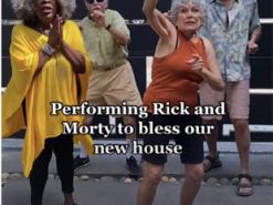 Пенсіонери з США створили свій TikTok-хаус і підривають мережу