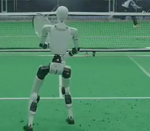 Вже змагається проти людей: у Китаї гуманоїдний робот навчився грати в теніс