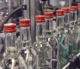 Щонайменше 42 особи загинули в Індії після вживання токсичного алкоголю