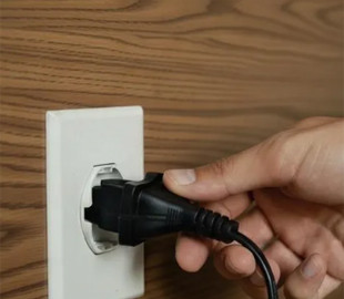 Платитимете значно менше: які електроприлади слід вимкнути з розетки